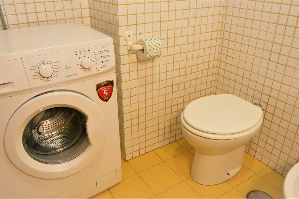 House With Garden And Parking Space In Mergellina ナポリ エクステリア 写真