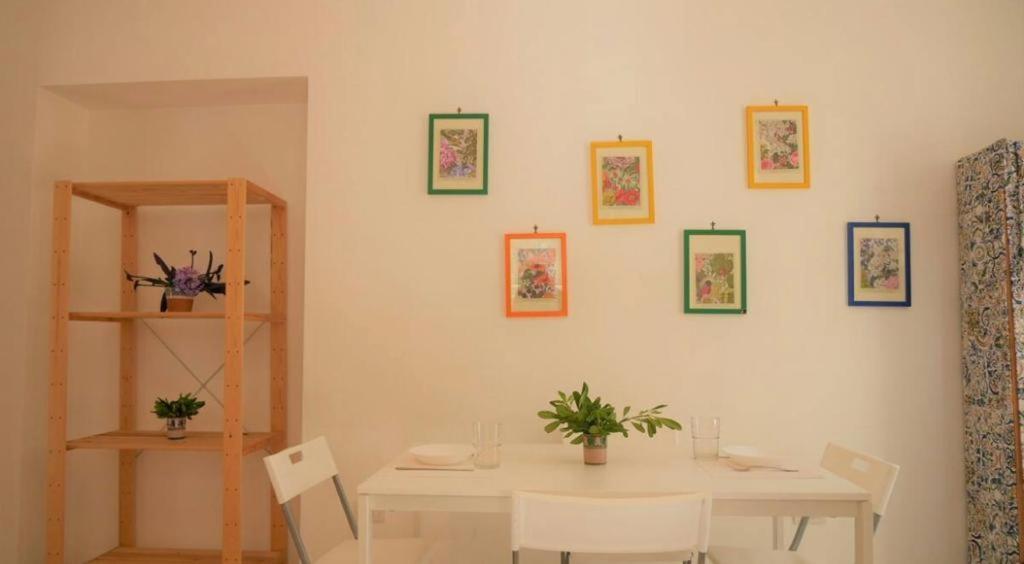 House With Garden And Parking Space In Mergellina ナポリ エクステリア 写真