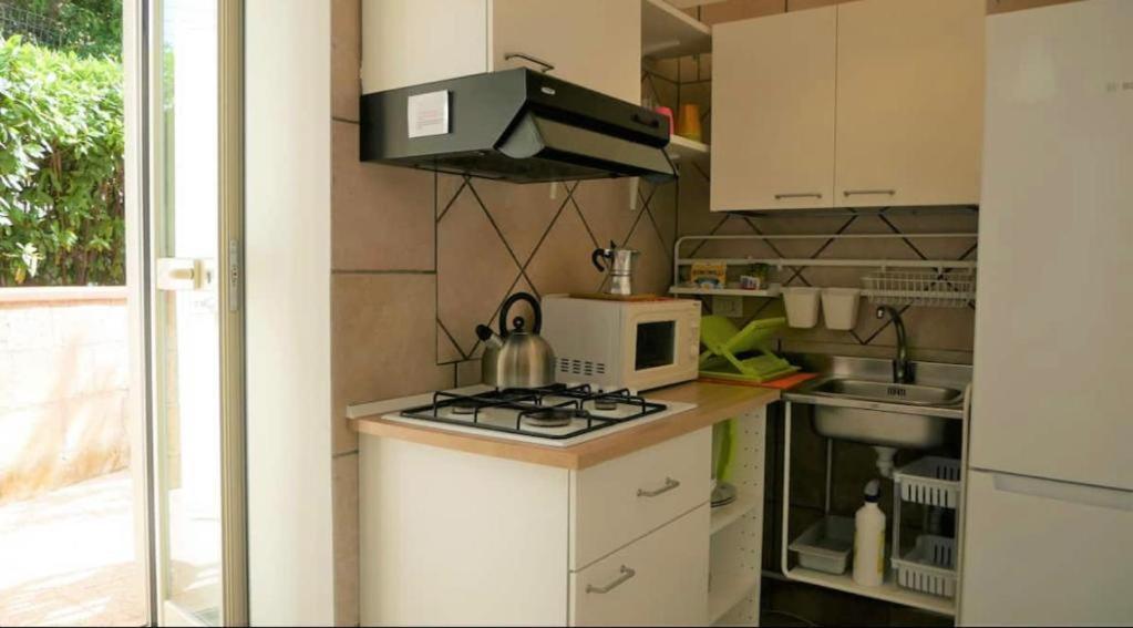 House With Garden And Parking Space In Mergellina ナポリ エクステリア 写真