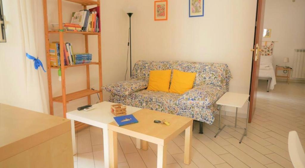 House With Garden And Parking Space In Mergellina ナポリ エクステリア 写真